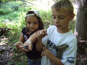Derek and Zoe with salamanders